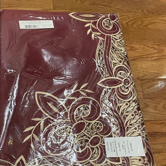 Elegant Burgandt and Gold Embroidered Tablecloth and Napkin Set - Picture 6 of 9